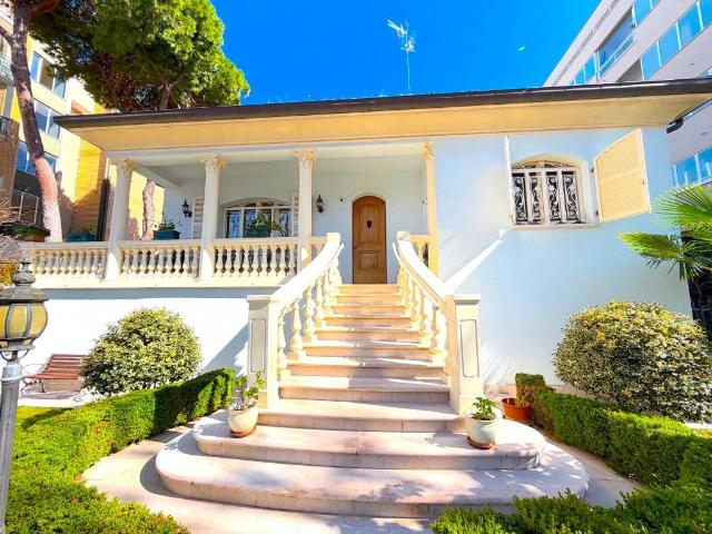 Villa in vendita a Rimini RN