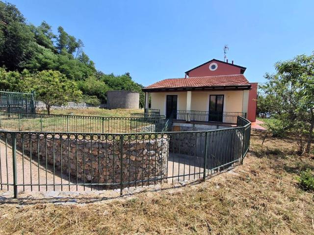 Villa in vendita a Tovo San Giacomo SV