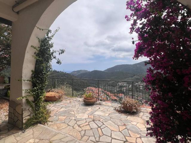 Villa in vendita a Tovo San Giacomo SV
