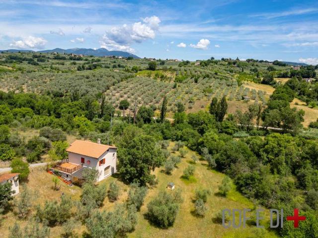 Villa in vendita a Toffia RI