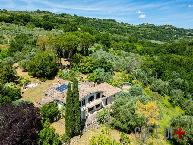 Villa in vendita a Toffia RI