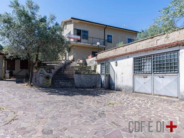 Villa in vendita a Toffia RI