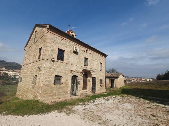 Villa in vendita a Tolentino MC