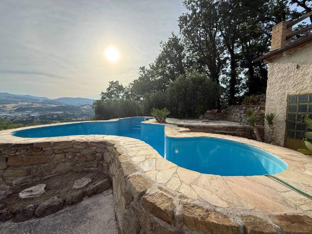 Villa in vendita a Tolentino MC