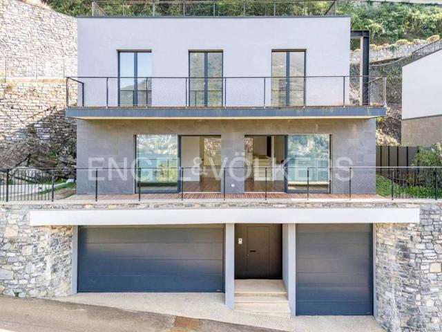 Villa in vendita a Torno CO