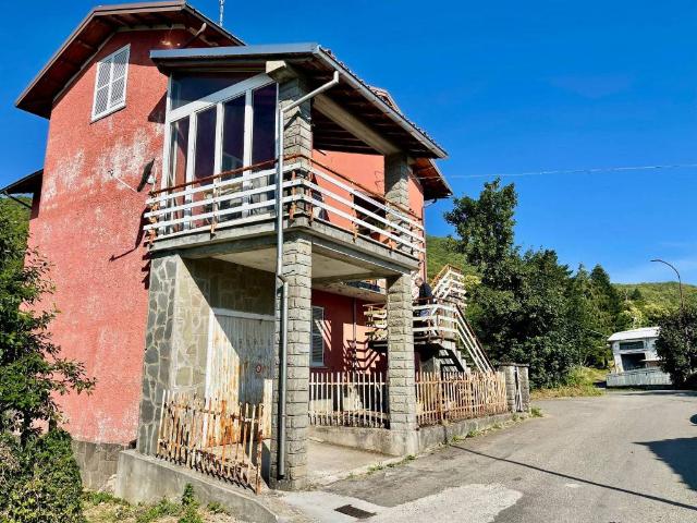 Villa in vendita a Tornolo PR