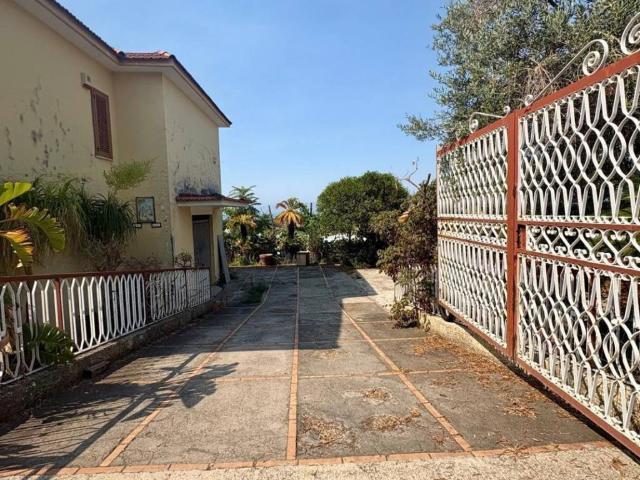 Villa in vendita a Torre del Greco NA