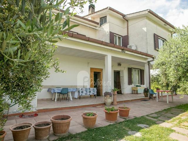 Villa in vendita a Torrita Tiberina RM