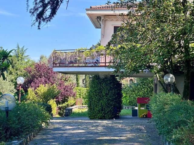Villa in vendita a Torri del Benaco VR
