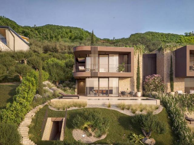 Villa in vendita a Torri del Benaco VR