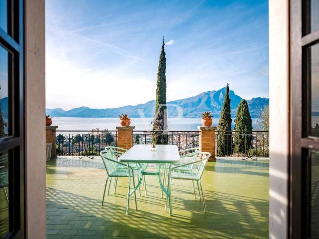 Villa in vendita a Torri del Benaco VR
