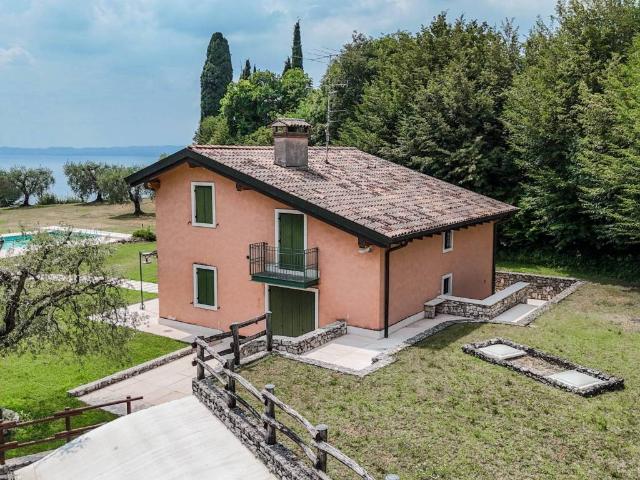 Villa in vendita a Torri del Benaco VR
