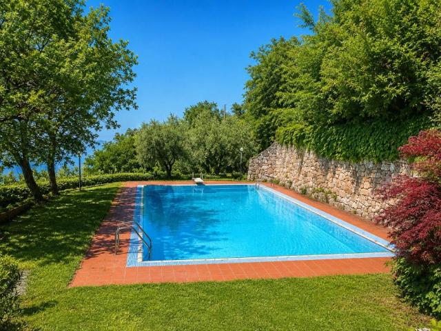 Villa in vendita a Torri del Benaco VR
