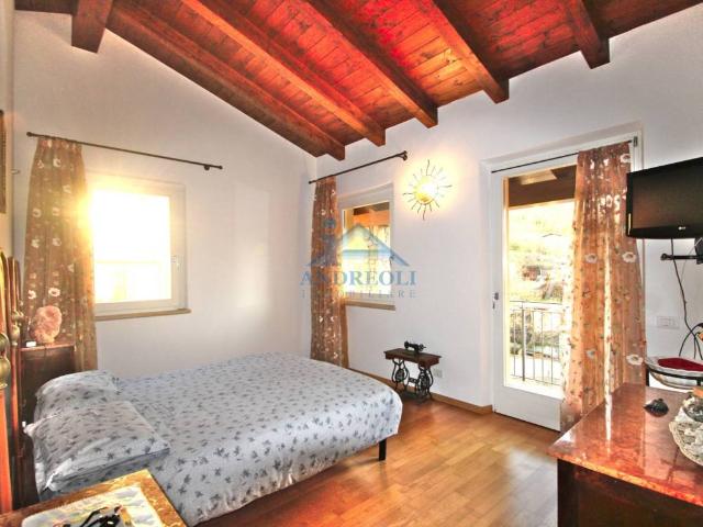 Villa in vendita a Torri del Benaco VR
