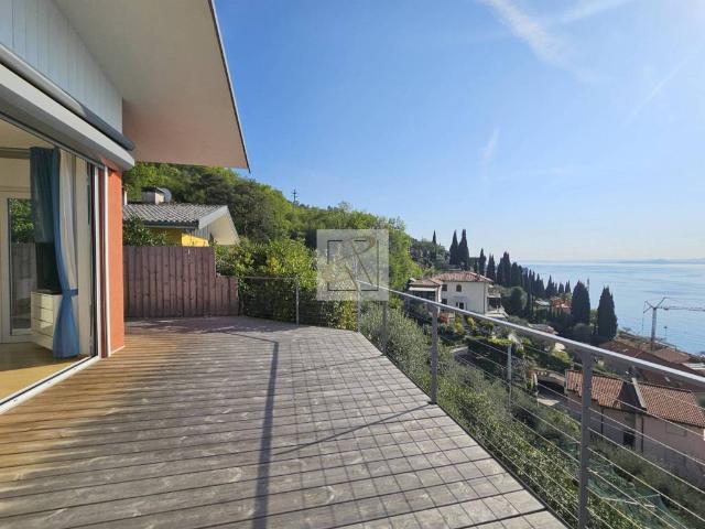 Villa in vendita a Torri del Benaco VR