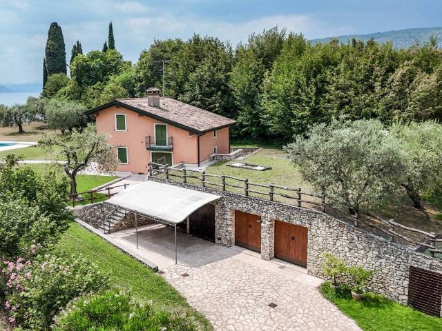 Villa in vendita a Torri del Benaco VR