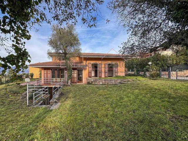 Villa in vendita a Torri del Benaco VR