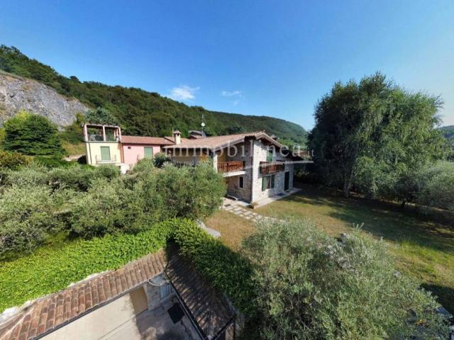 Villa in vendita a Torri del Benaco VR