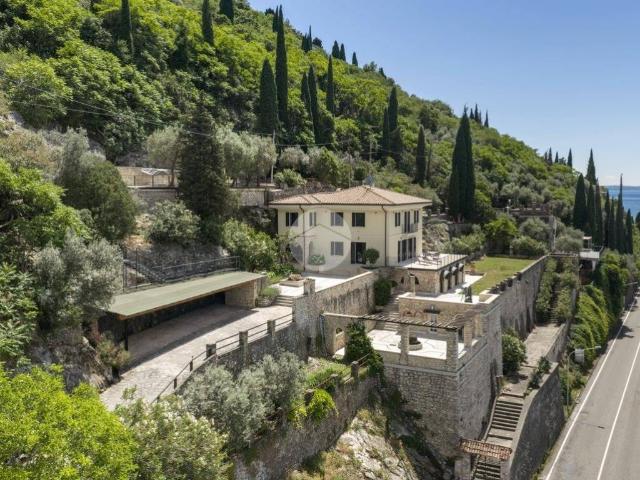 Villa in vendita a Torri del Benaco VR