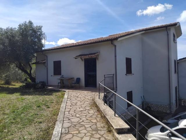 Villa in vendita a Torricella in Sabina RI