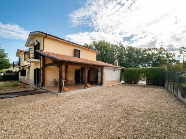 Villa in vendita a Torricella in Sabina RI