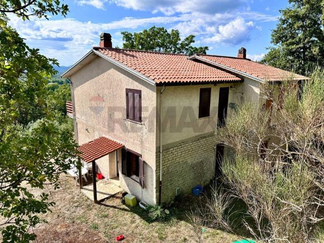 Villa in vendita a Torricella in Sabina RI