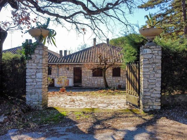 Villa in vendita a Torricella in Sabina RI