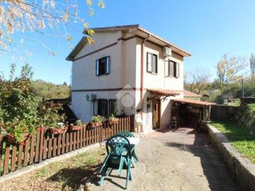 Villa in vendita a Torricella in Sabina RI