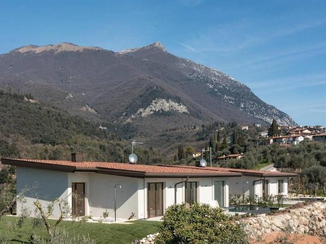 Villa in vendita a Toscolano Maderno BS