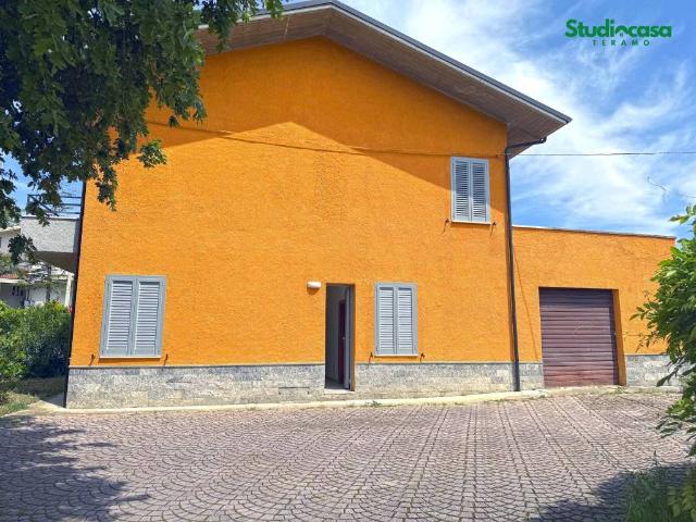 Villa in vendita a Tossicia TE