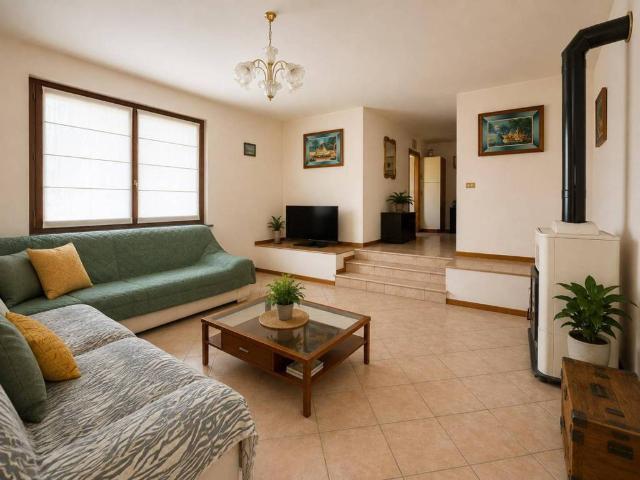 Villa in vendita a Tavagnacco UD