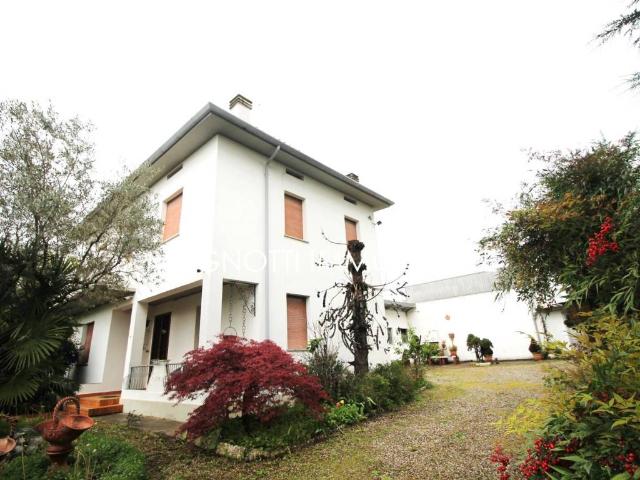 Villa in vendita a Tavagnacco UD
