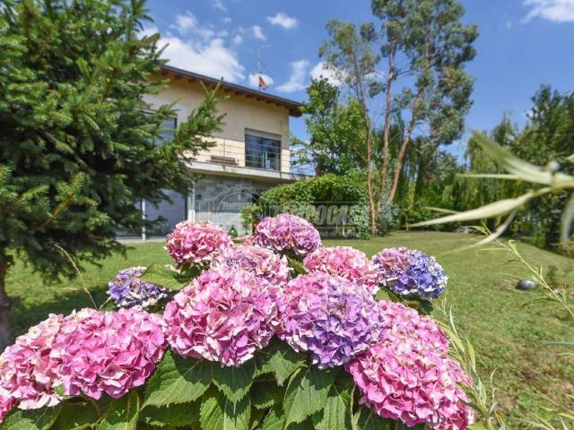 Villa in vendita a Tavernerio CO