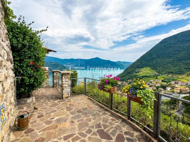 Villa in vendita a Tavernola Bergamasca BG