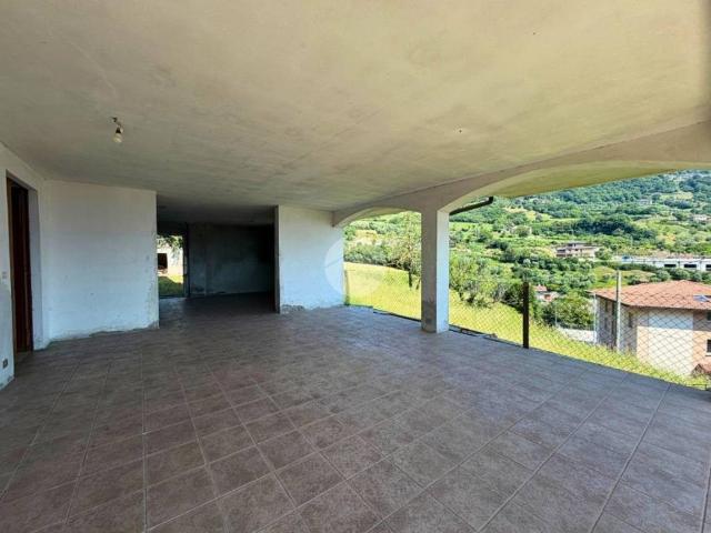 Villa in vendita a Tavernola Bergamasca BG
