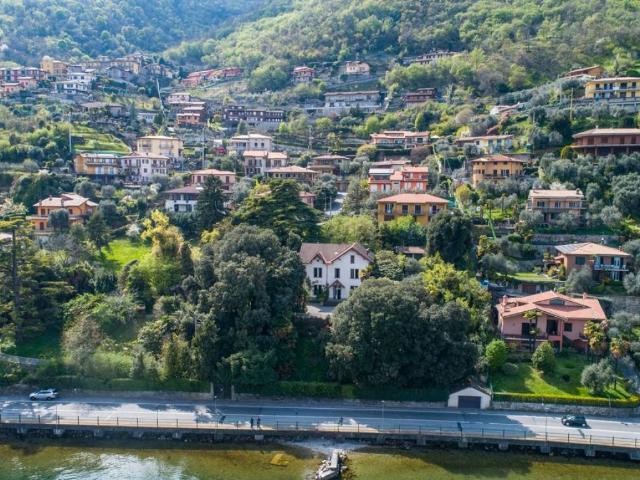 Villa in vendita a Tavernola Bergamasca BG