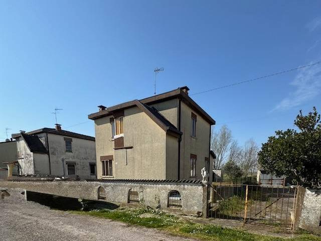 Villa in vendita a Taglio di Po RO