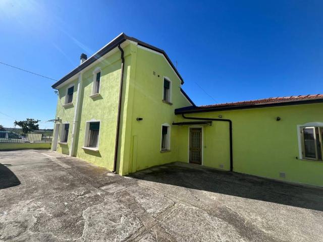 Villa in vendita a Taglio di Po RO
