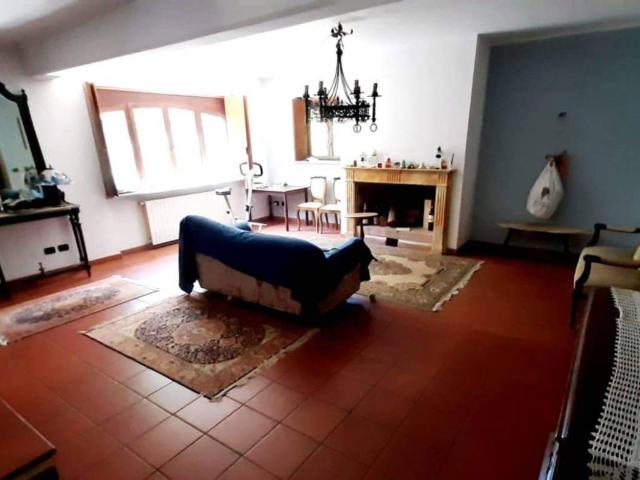 Villa in vendita a Taino VA