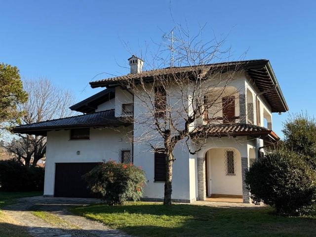 Villa in vendita a Taino VA
