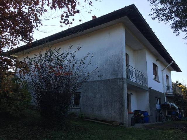 Villa in vendita a Taino VA