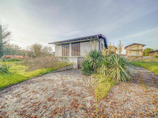 Villa in vendita a Taino VA
