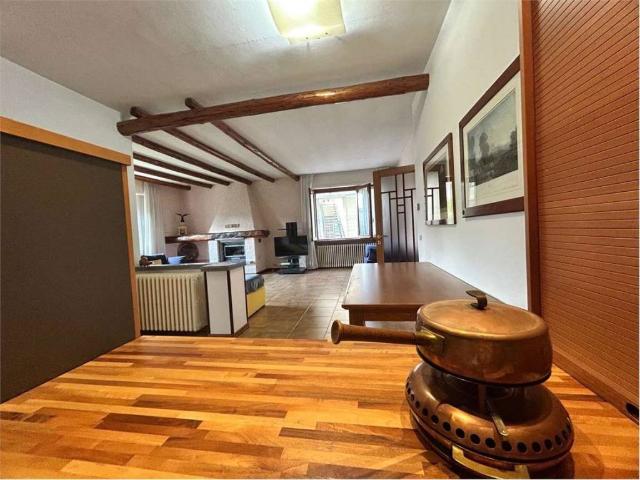 Villa in vendita a Taino VA