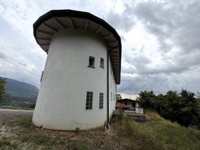 Villa in vendita a Tarcento UD
