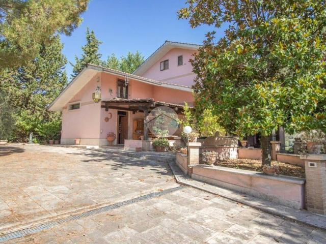 Villa in vendita a Tarano RI