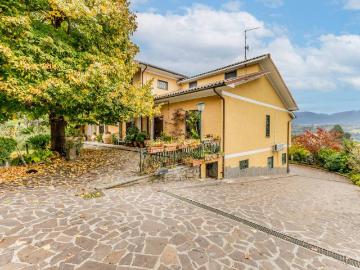 Villa in vendita a Tarano RI