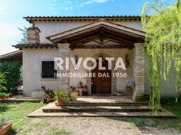 Villa in vendita a Tarano RI
