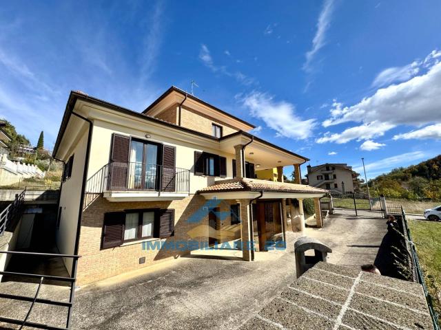 Villa in vendita a Teramo, Prima periferia