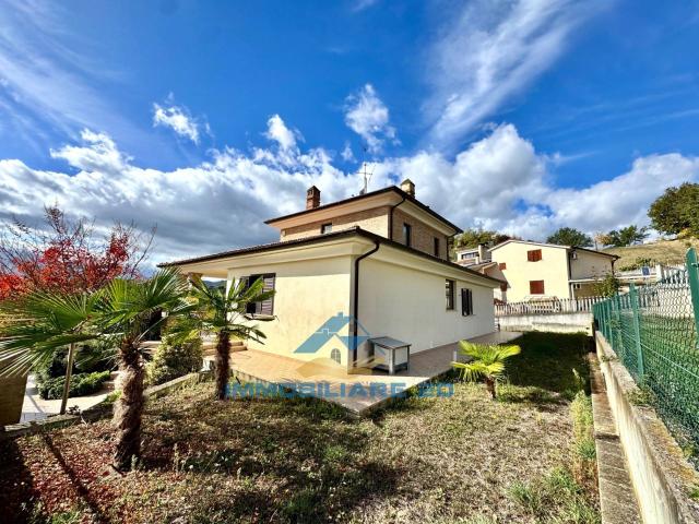 Villa in vendita a Teramo, Prima periferia