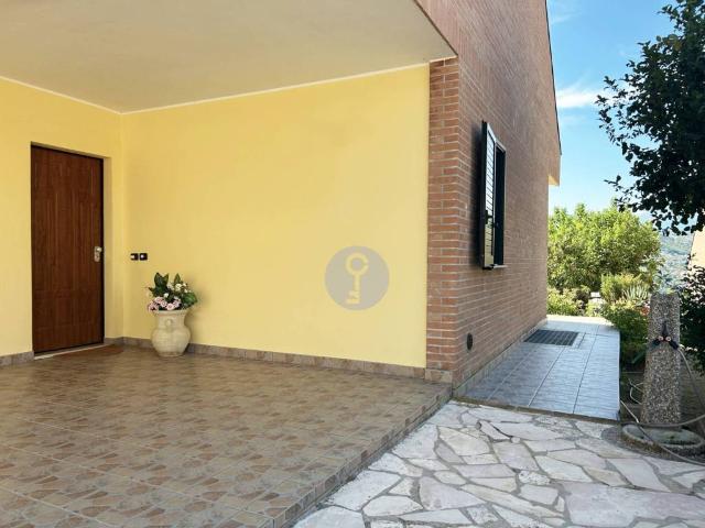 Villa in vendita a Teramo TE